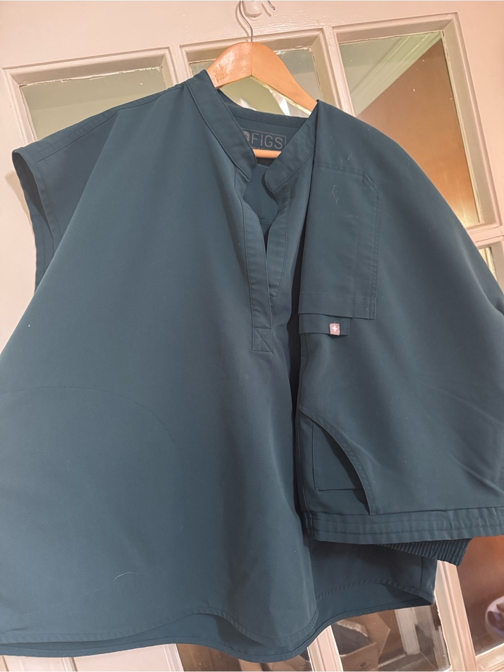 FIGS Women's Scrub Sets in Caribbean Blue XXL